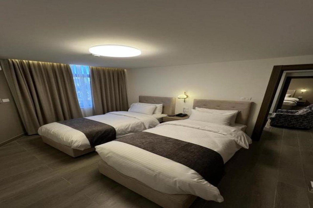 Red Carpet Suites 13/65
