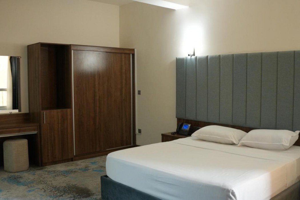 Khawarnaq Palace Hotel 8/23