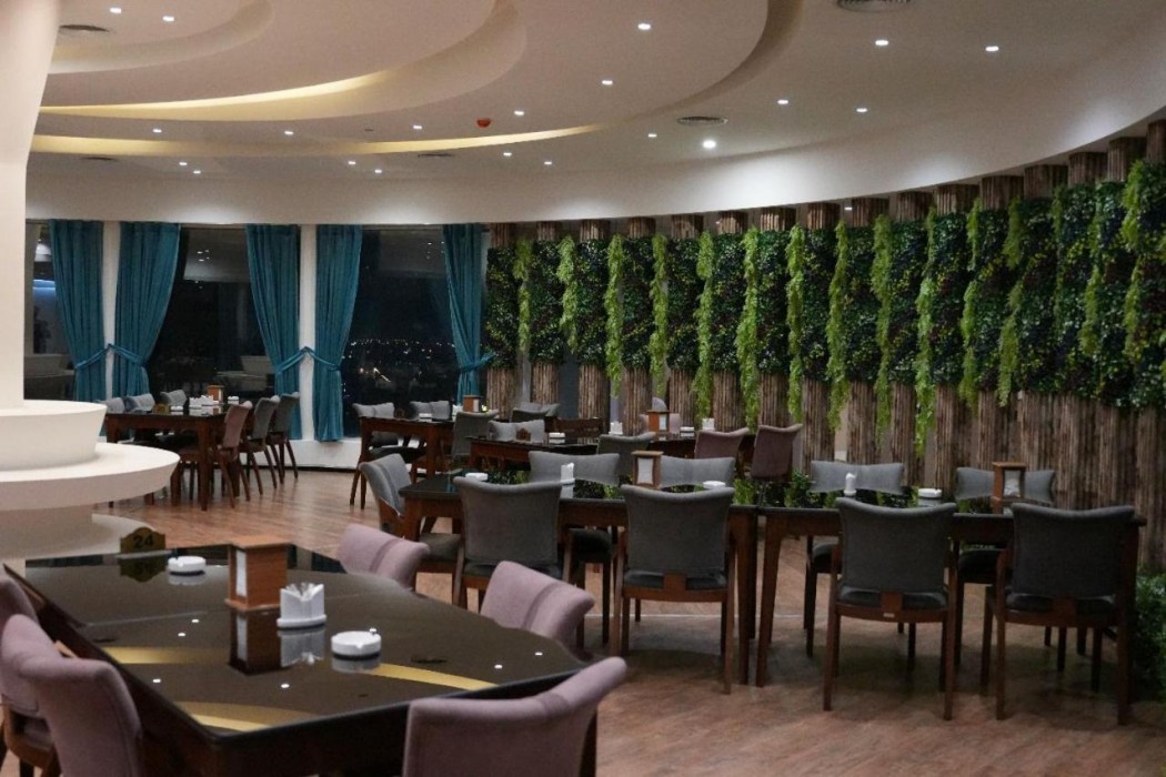 Khawarnaq Palace Hotel 20/23