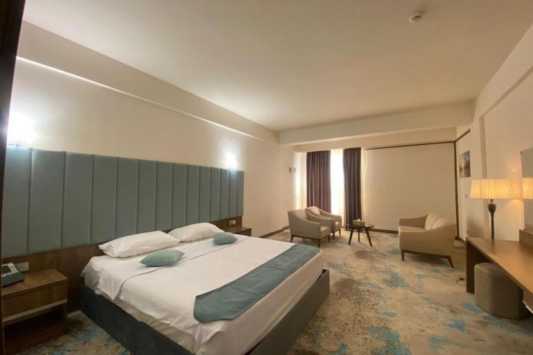 Khawarnaq Palace Hotel 7/23