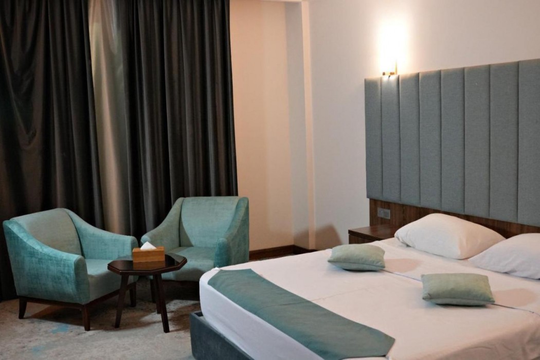 Khawarnaq Palace Hotel 9/23