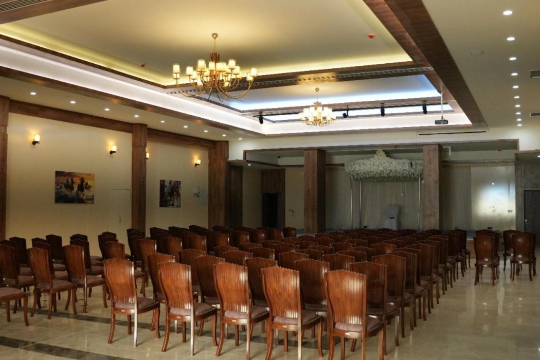 Khawarnaq Palace Hotel 21/23