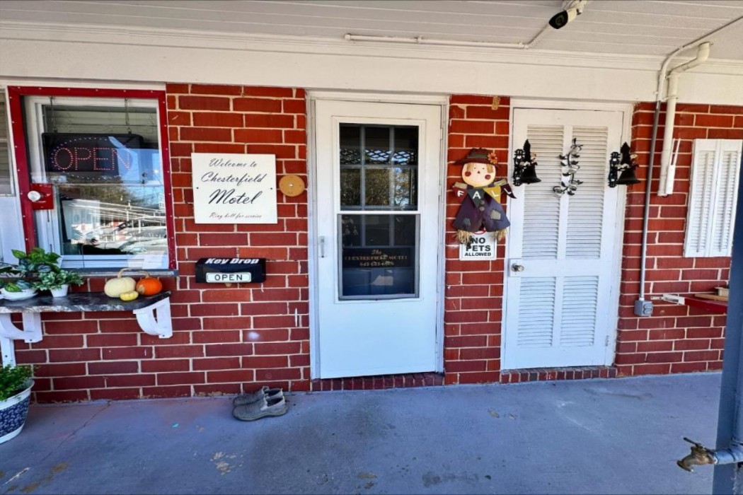 Chesterfield Hotel by OYO Hwy 9 19/55