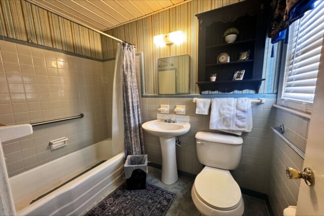 Chesterfield Hotel by OYO Hwy 9 37/55