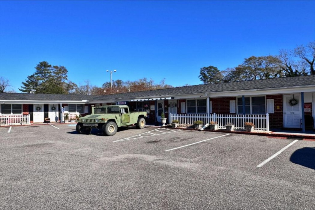Chesterfield Hotel by OYO Hwy 9 8/55