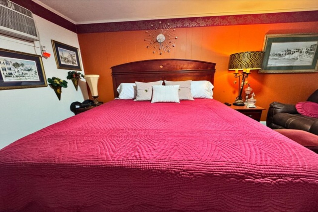 Chesterfield Hotel by OYO Hwy 9 34/55