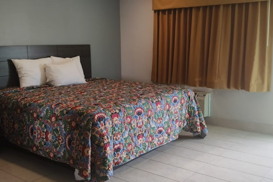 Motel 7 By OYO Near Phoenix Airport 12/18