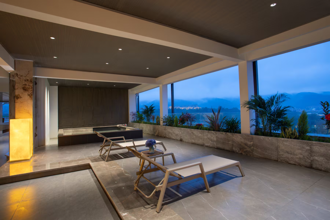 Hawthorn by Wyndham Honghe Mile Hot Spring 26/34