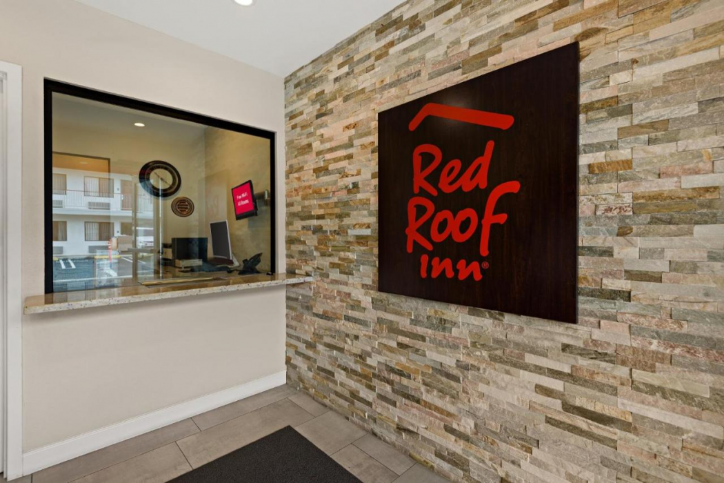 Red Roof Inn Los Angeles - Wilmington, CA 8/26