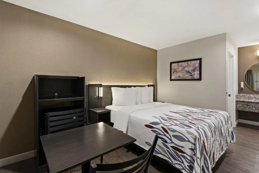 Red Roof Inn Los Angeles - Wilmington, CA 14/26