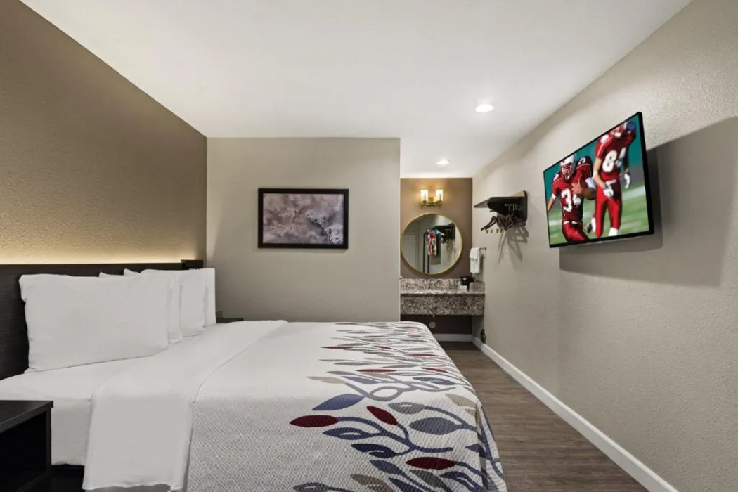 Red Roof Inn Los Angeles - Wilmington, CA 12/26