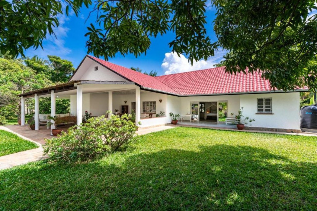 Hibiscus Apartments in DIANI BEACH