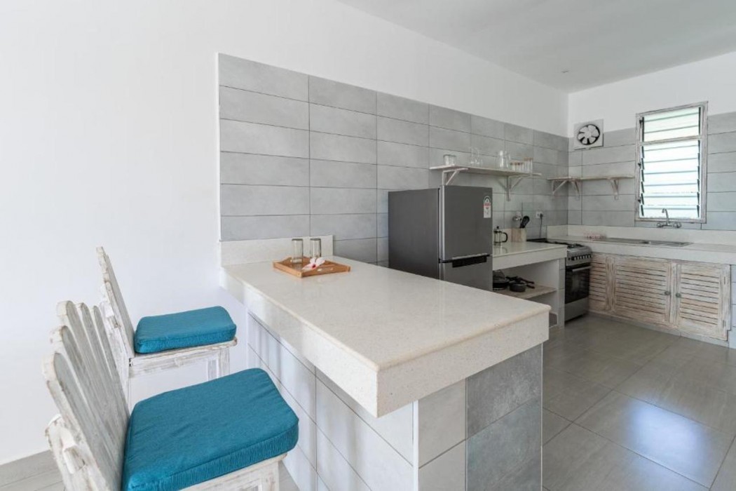 Hibiscus Apartments 24/75