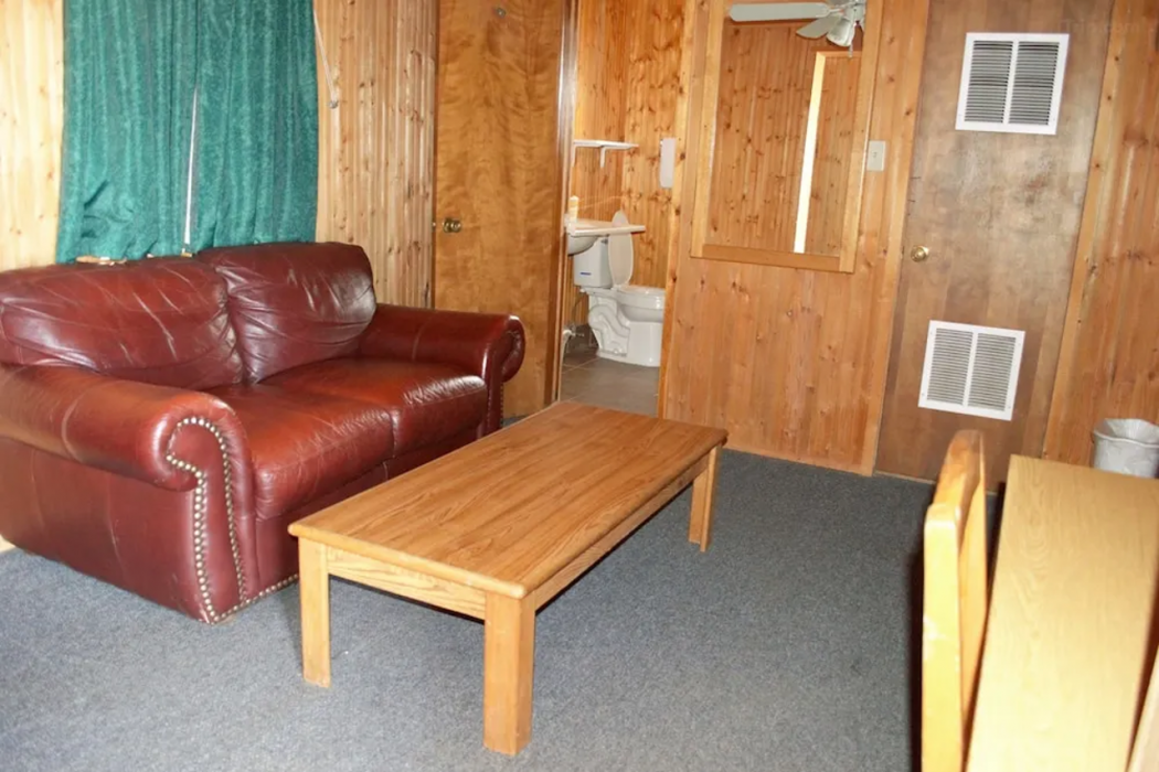 Green Acre Motel by OYO Near Rush County Airport 10/17