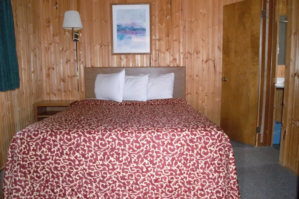 Room at Green Acre Motel by OYO Near Rush County Airport, La Crosse