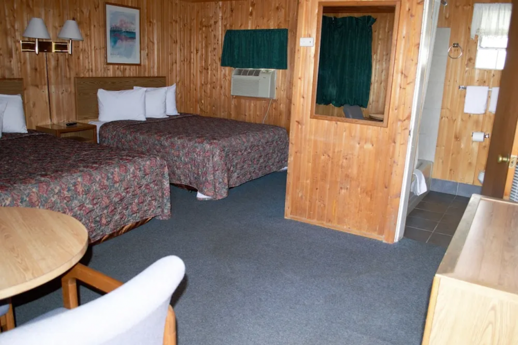 Green Acre Motel by OYO Near Rush County Airport 11/17