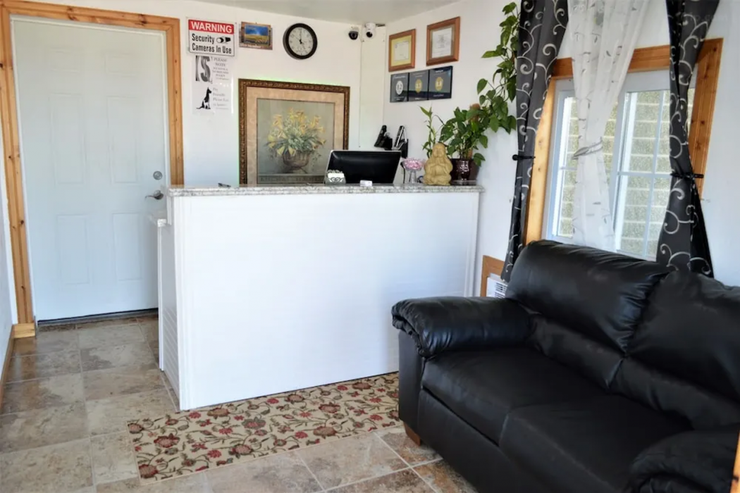 Lobby at Green Acre Motel by OYO Near Rush County Airport, La Crosse