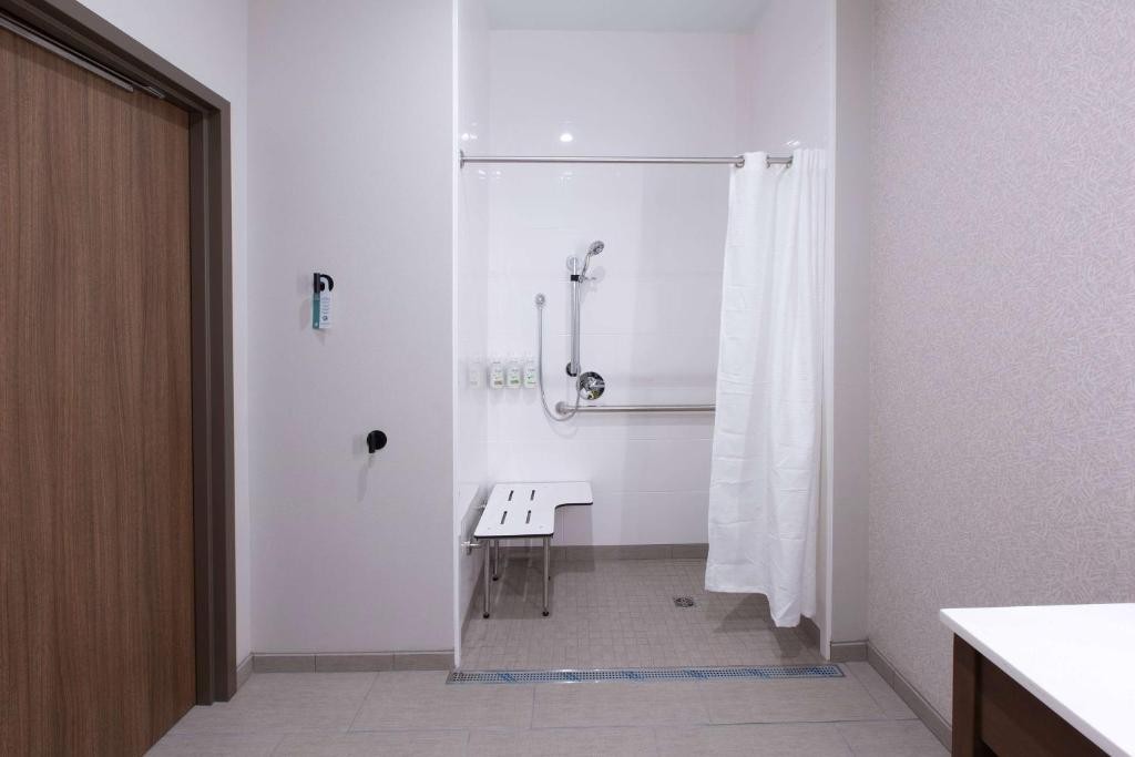La Quinta Inn and Suites by Wyndham Lincoln 23/84