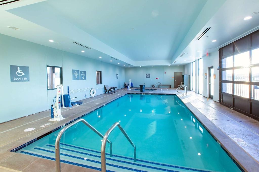 La Quinta Inn and Suites by Wyndham Lincoln 55/84