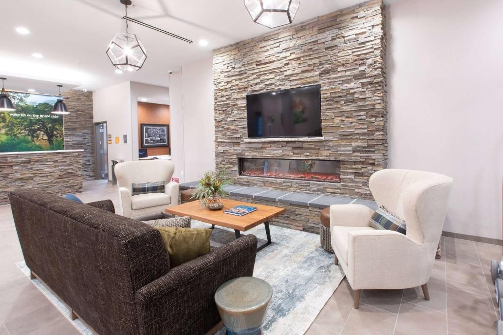 La Quinta Inn and Suites by Wyndham Lincoln 46/84