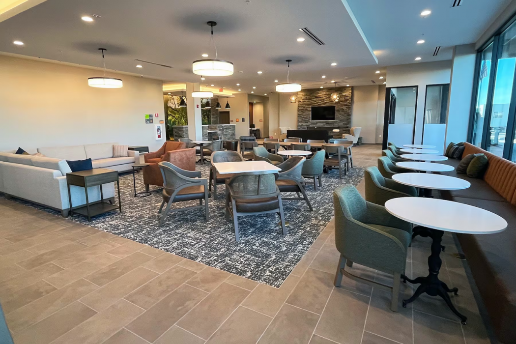 La Quinta Inn and Suites by Wyndham Lincoln 43/84