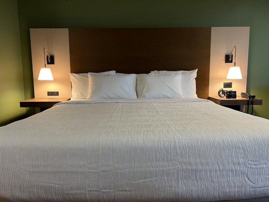 La Quinta Inn and Suites by Wyndham Lincoln 24/84