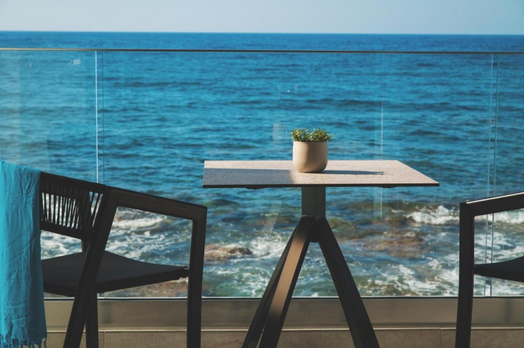 Elia Sea Suites 32/72