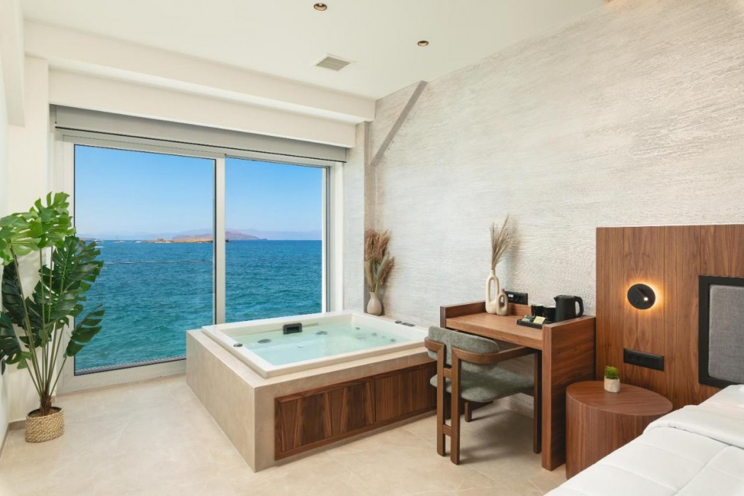 Elia Sea Suites 33/72