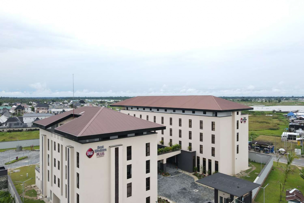 Best Western Plus at the Oxbow Lake 3/51