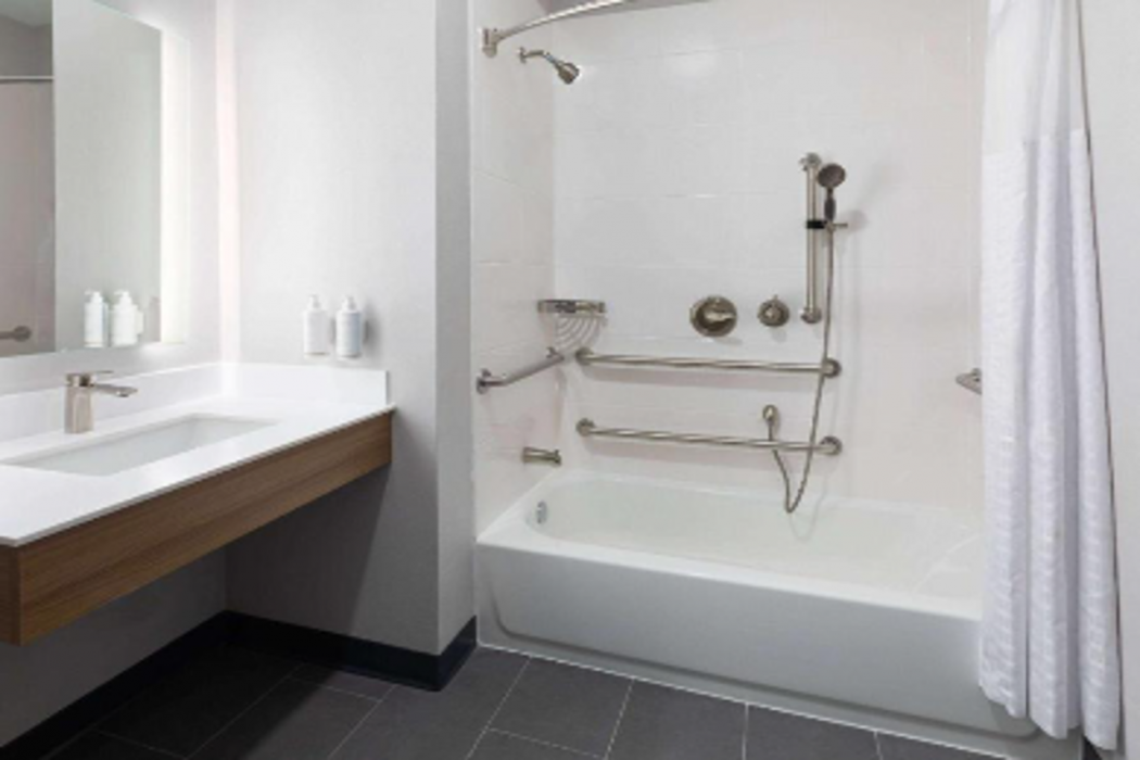 Microtel Inn & Suites by Wyndham Olive Branch 11/37