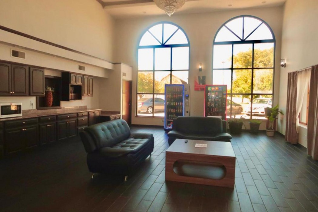 Studio6 Suites Elkhart, IN 6/40