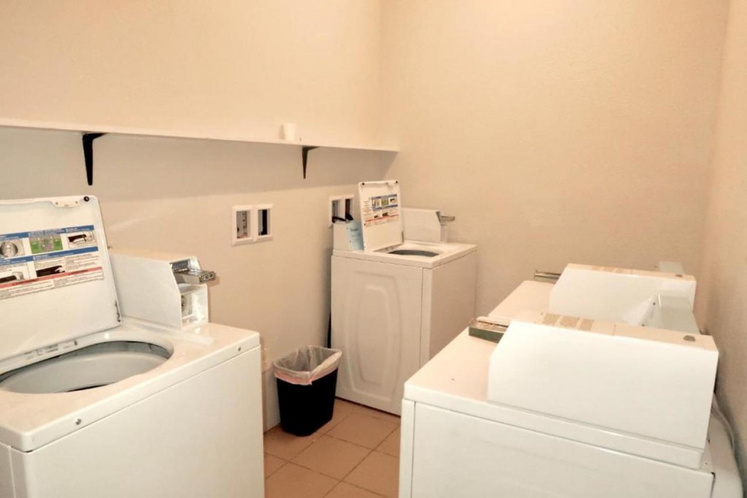 Studio6 Suites Elkhart, IN 25/40