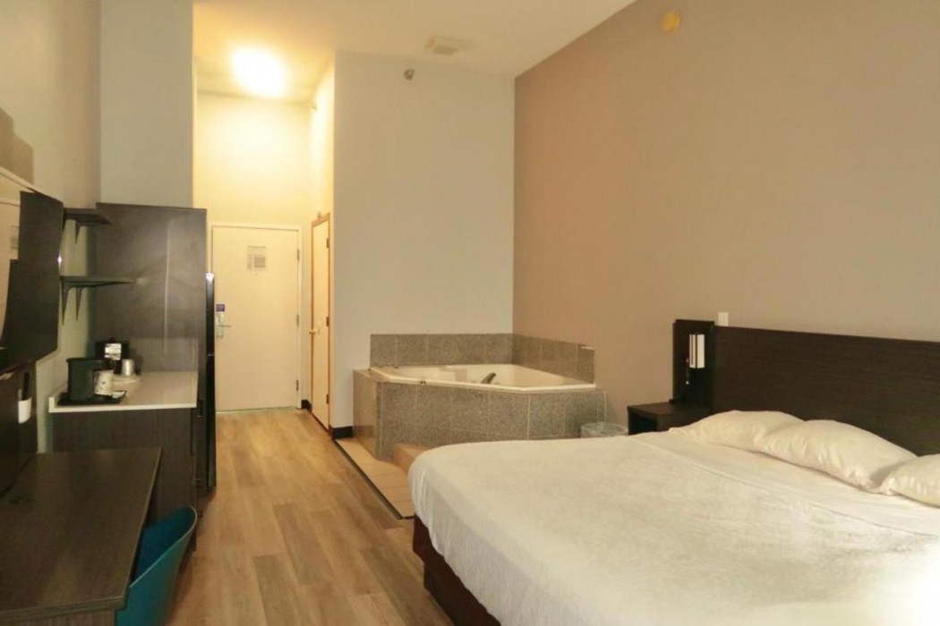 Studio6 Suites Elkhart, IN 11/40