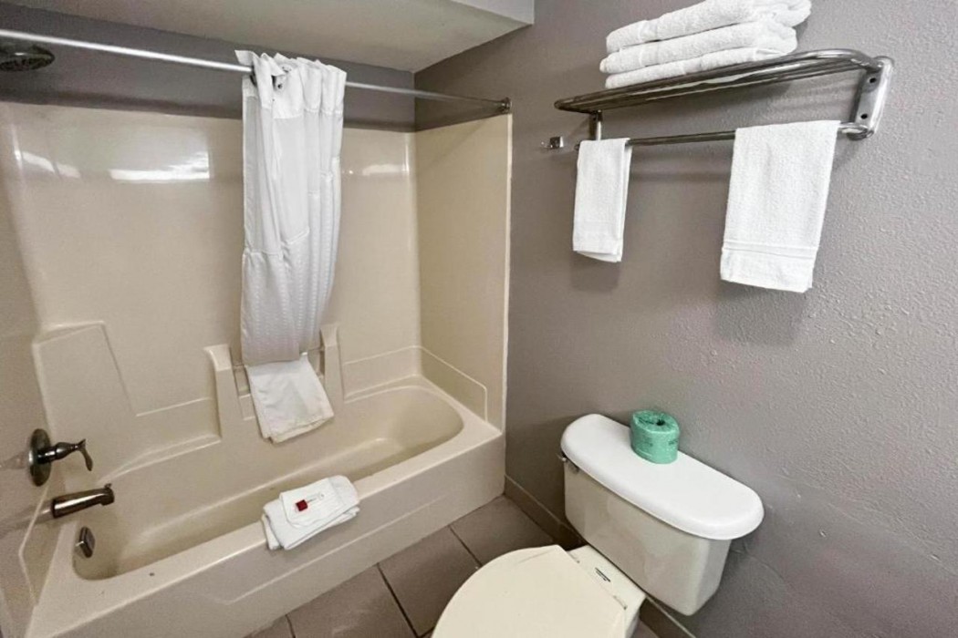 Studio6 Suites Elkhart, IN 15/40