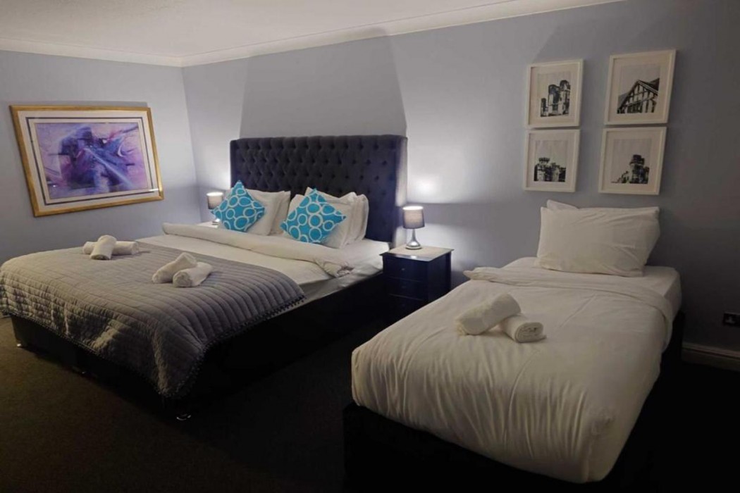 Room at Dancenter Birmingham Airport Near NEC, KENILWORTH