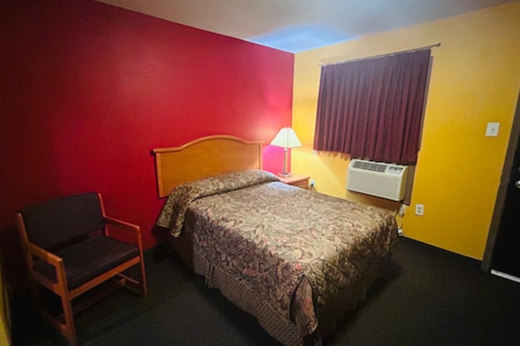 Relax Inn By OYO Sulphur Hwy 90 8/17