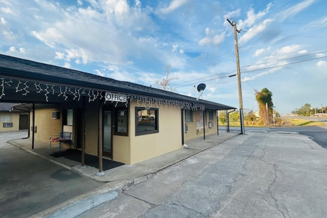 Relax Inn By OYO Sulphur Hwy 90 in SULPHUR - LA