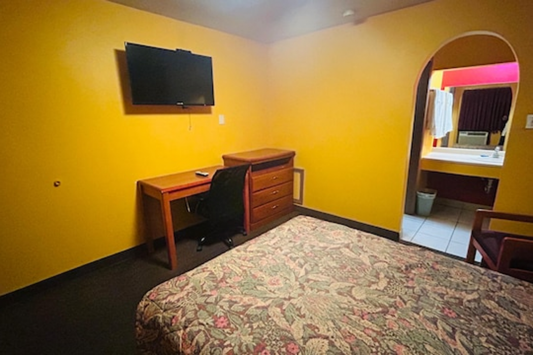 Relax Inn By OYO Sulphur Hwy 90 9/17