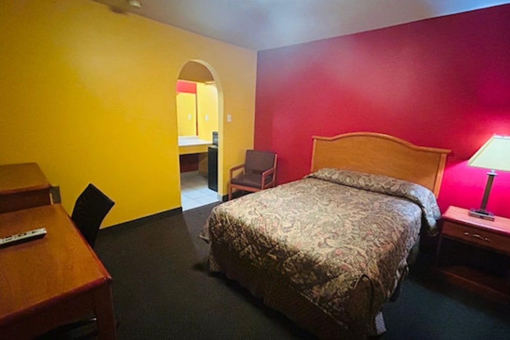 Relax Inn By OYO Sulphur Hwy 90 10/17