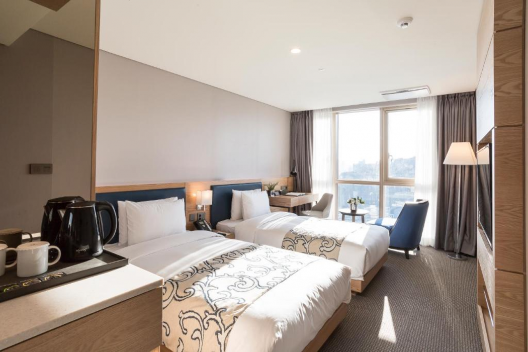 Centum Premier Hotel 8/11