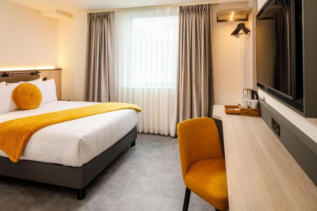 Southgate Hotel London 12/40