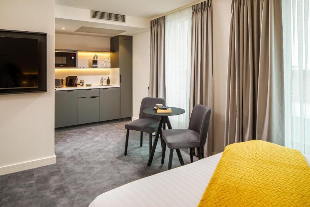 Southgate Hotel London 13/40