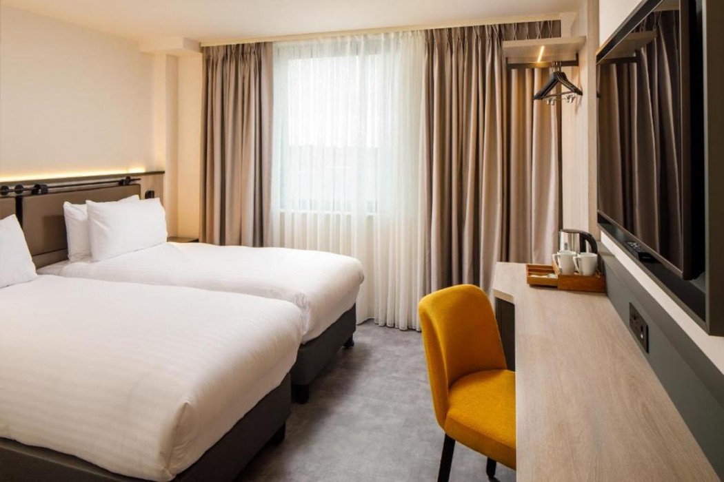 Southgate Hotel London 11/40