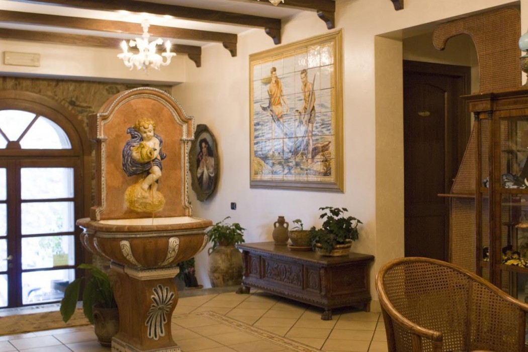 Lobby at Hotel U Bais, SCILLA