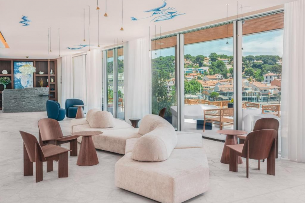 Lobby at Bleu Hotel & Spa by Germain Collection, CARRY LE ROUET