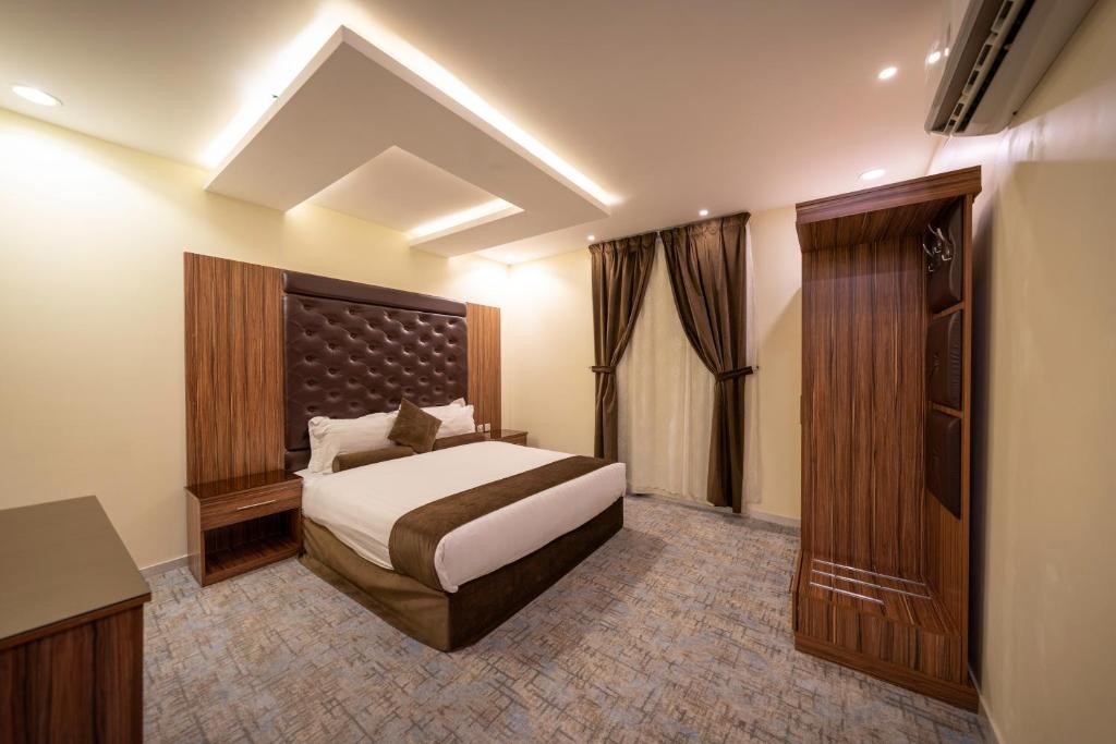 ROOM AND HALL