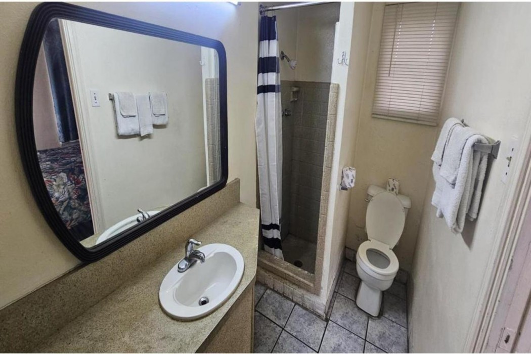 Gulfway Motel By OYO Near Airport I 37 18/30