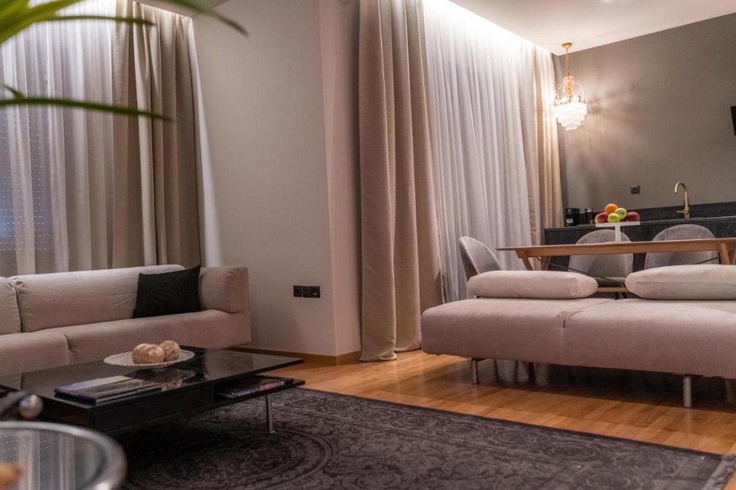 ANVY Stylish Suites 15/16