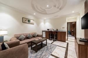 AL Qasr Al Tahlia 8/8