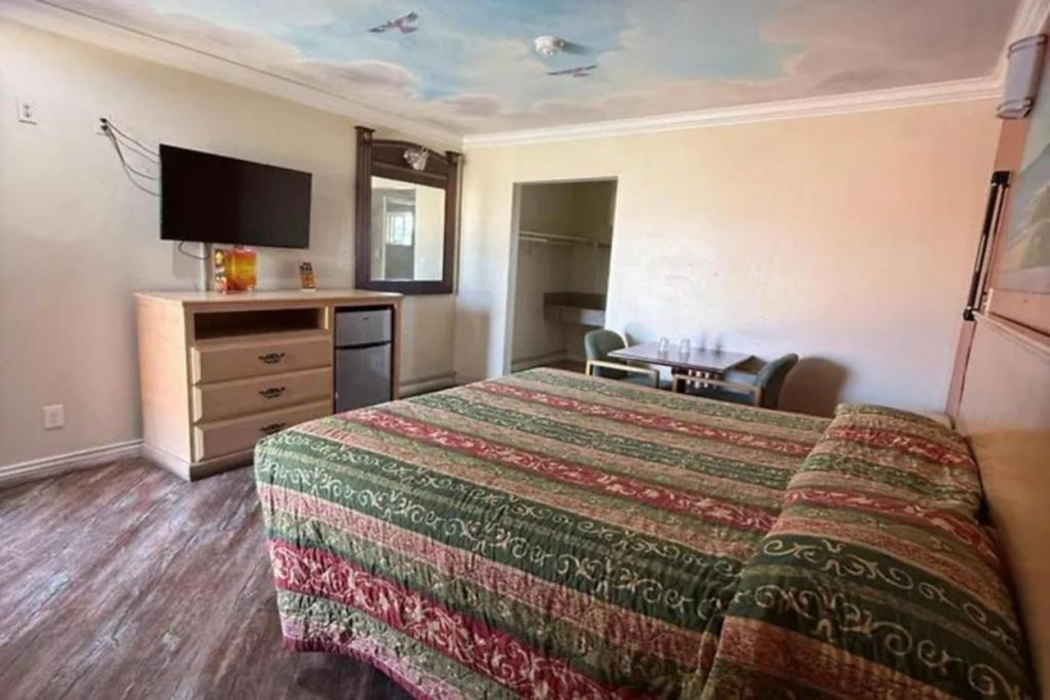 Room at Robinhood Motel Anaheim West, ANAHEIM - CA